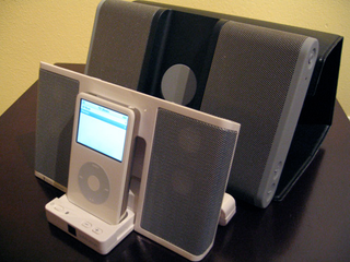 Illustration for article titled iPod Dock Bracket, Altec Lansing iM3 Vs. Griffin Journi